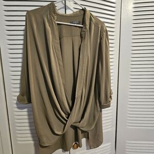 Flowy blouse to wear over cammie